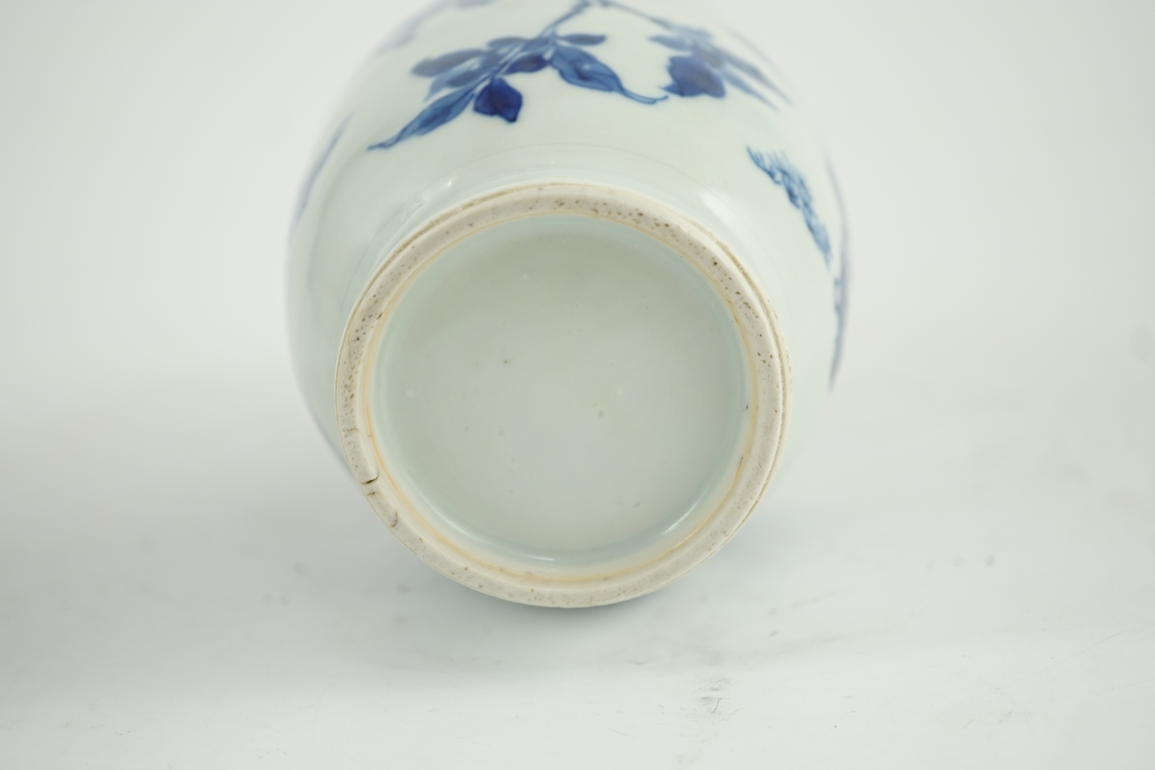 A Chinese Transitional blue and white jar, c.1640, 19cm high, cover lacking